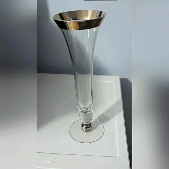 Slim Flower Vase (EUC) - Picture 4 of 6